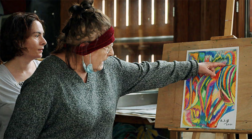 Séance de peinture sur l'Adamant un centre de jour qui accueille les adultes souffrants de troubles psychiques